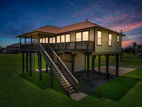 Photo of 2006 Idyle View, Crystal Beach, TX 77650 (MLS # 43076786)