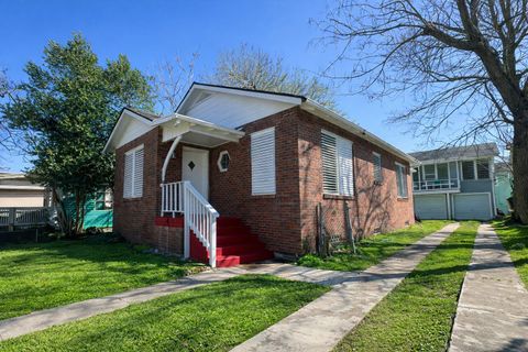 Tiny photo for 4917 Avenue R 1/2, Galveston, TX 77551 (MLS # 46470433)