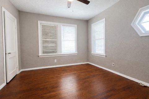 Tiny photo for 4917 Avenue R 1/2, Galveston, TX 77551 (MLS # 46470433)