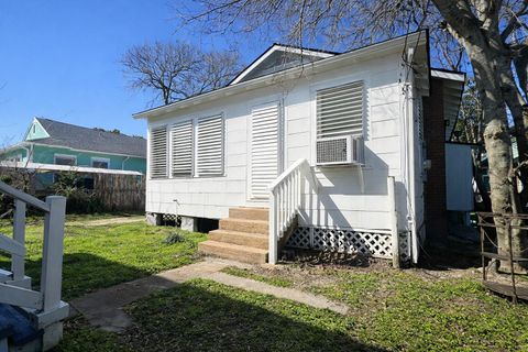 Tiny photo for 4917 Avenue R 1/2, Galveston, TX 77551 (MLS # 46470433)