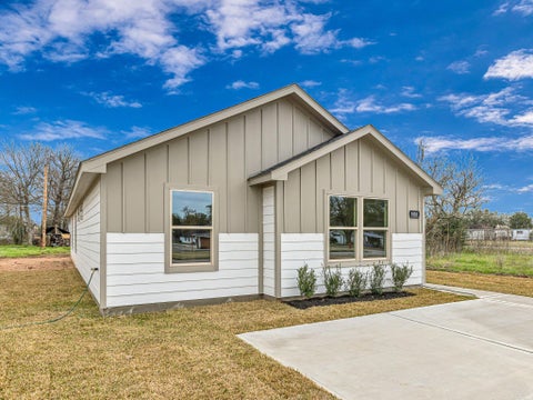 Photo of 1010 4th Street, Hempstead, TX 77445 (MLS # 97355692)
