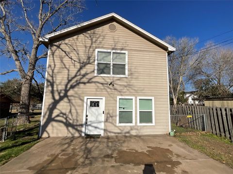 Homes For Sale - 509 North Street<br/> Yoakum, TX 77995