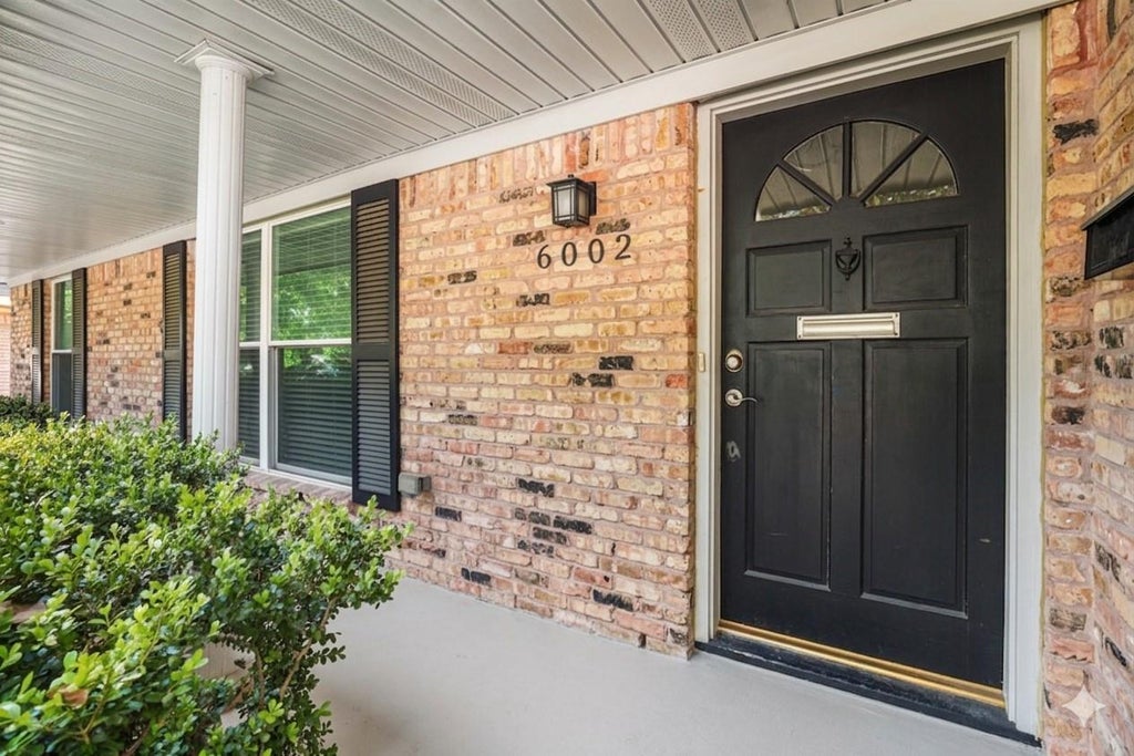Photo of 6002 Mcknight Street, Houston, TX 77035 (MLS # 934445)