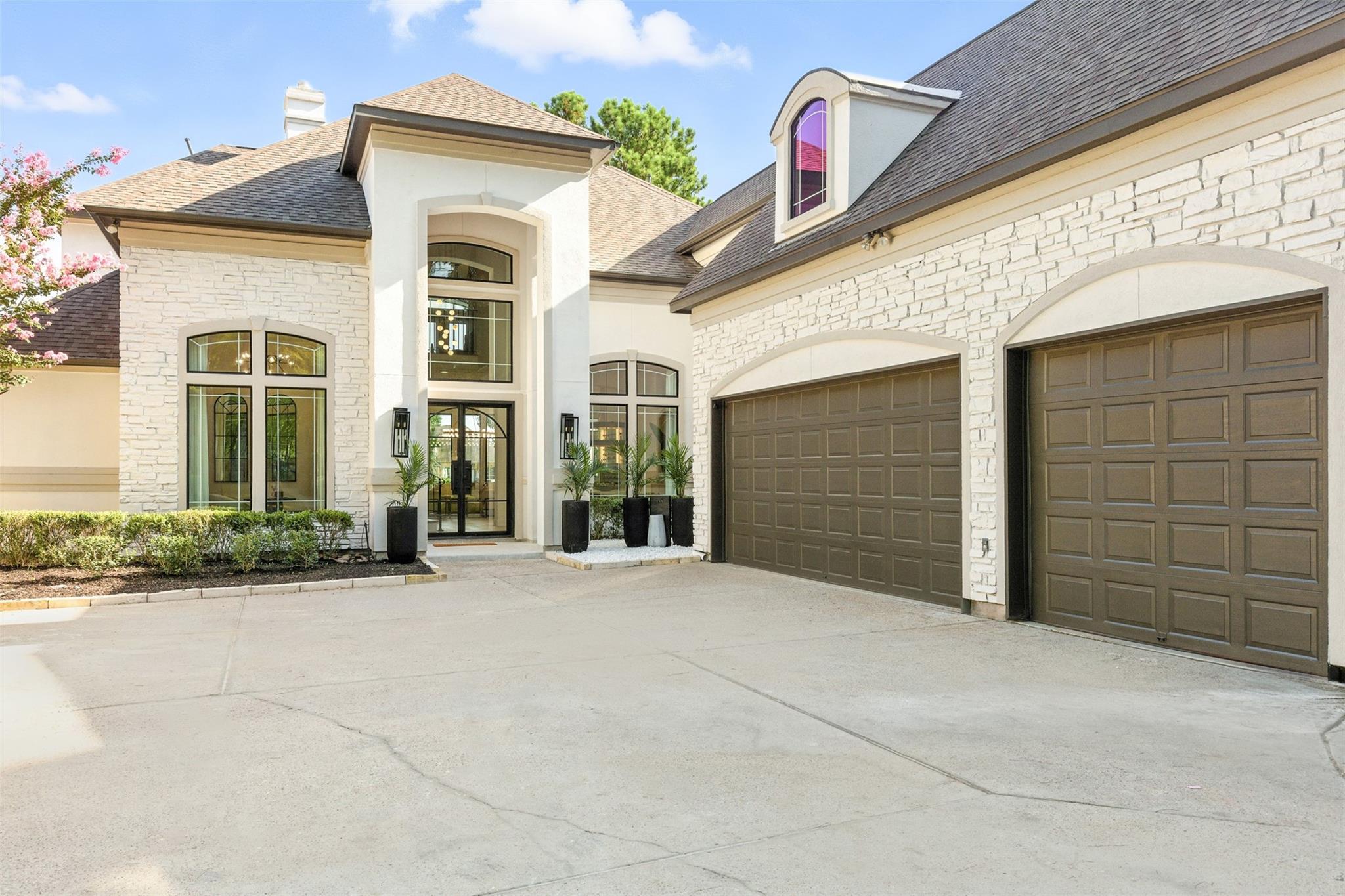 11416 Lake Oak Drive