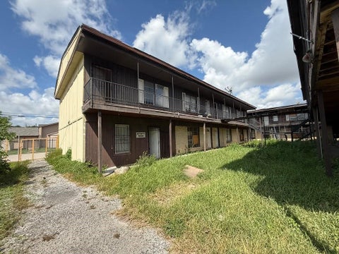 Photo of 6636 Bellfort Street, Houston, TX 77087 (MLS # 68209919)