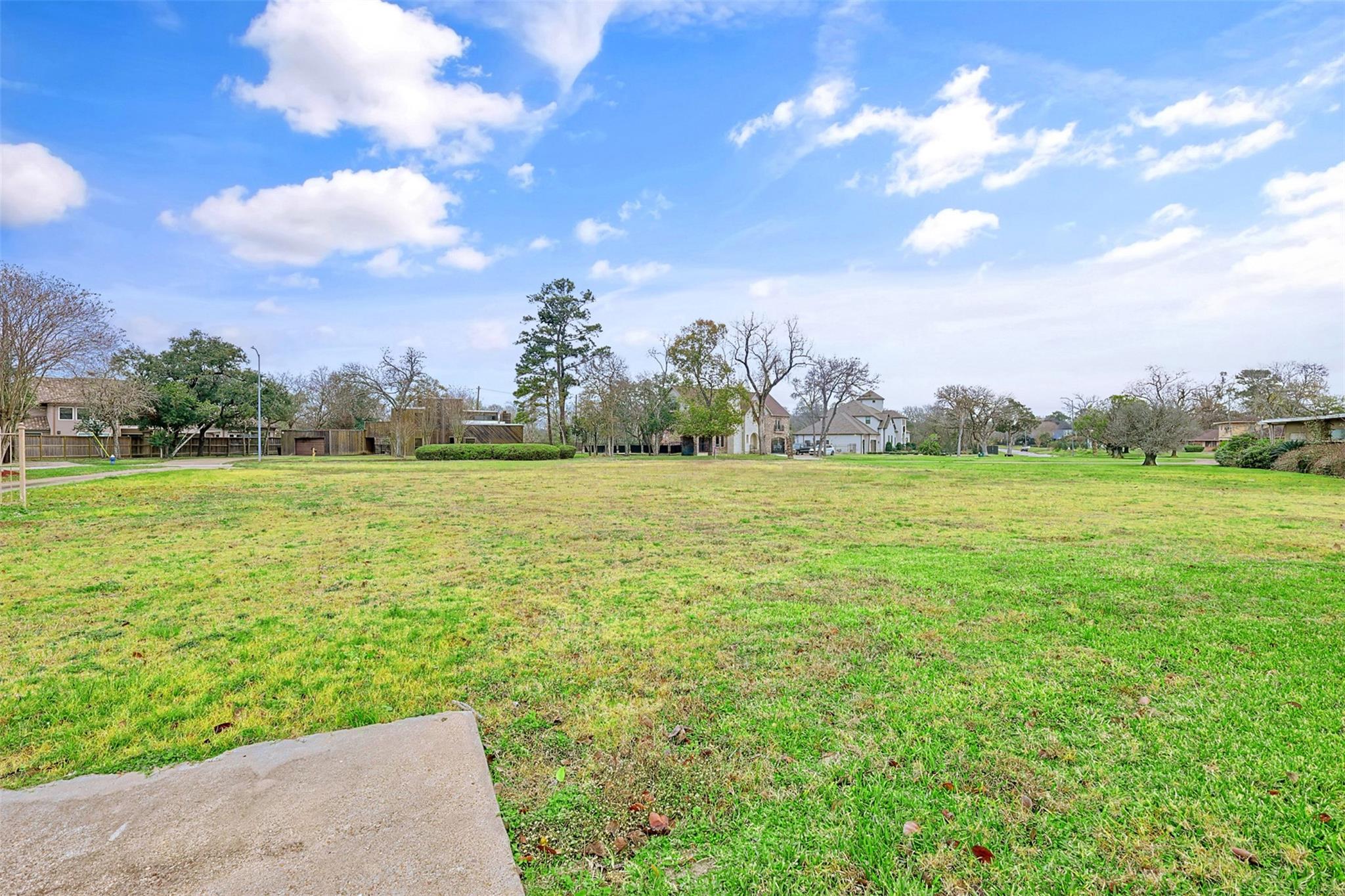 3922 Roseneath Drive