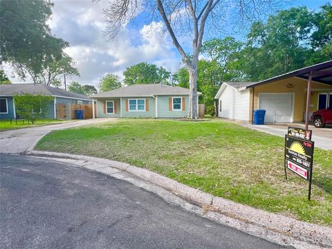 Photo of 1010 15th Avenue N, Texas City, TX 77590 (MLS # 48418645)