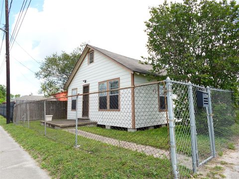 Photo of 4818 Hirsch Road, Houston, TX 77026 (MLS # 52989953)