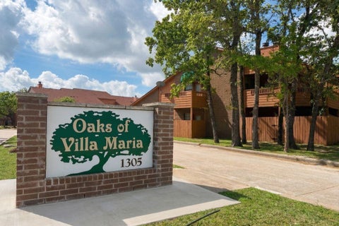 Photo of 1305 W Villa Maria Road #B101, Bryan, TX 77801 (MLS # 58024373)