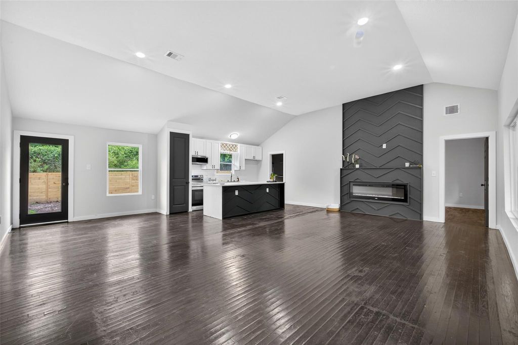 Photo of 209 Leago Street, Houston, TX 77022 (MLS # 71936105)