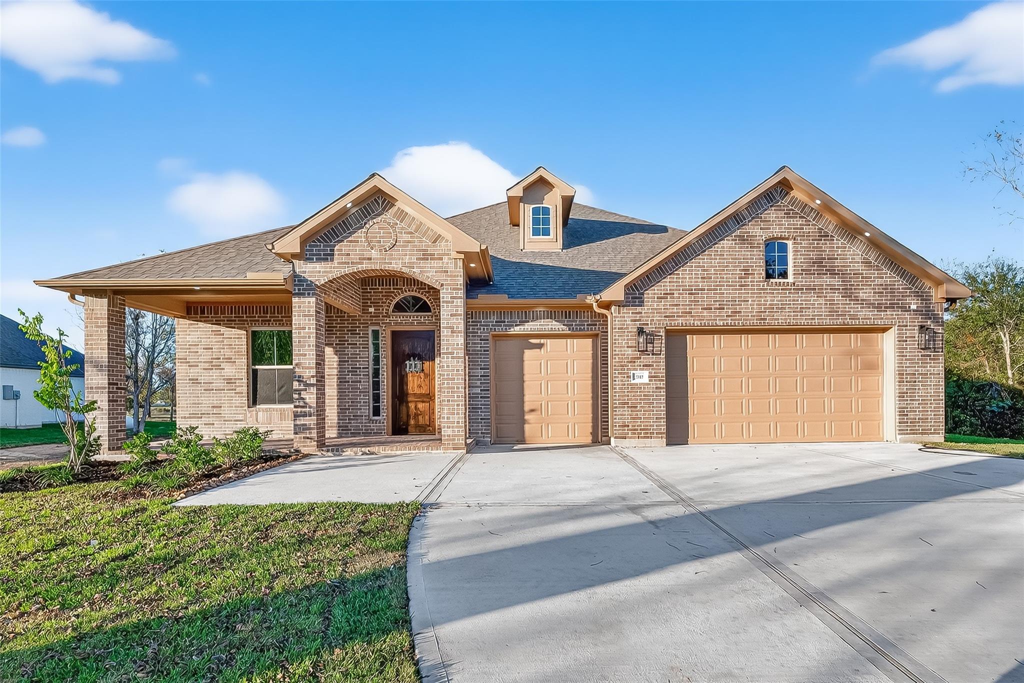 350 Lakeland Circle
