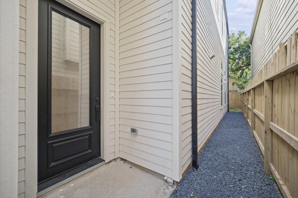 Photo of 1320 Alexander Street #A, Houston, TX 77008 (MLS # 87122365)