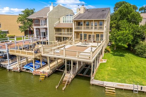 Townhouse For Sale - 143 Capetown<br/> Conroe, TX 77356
