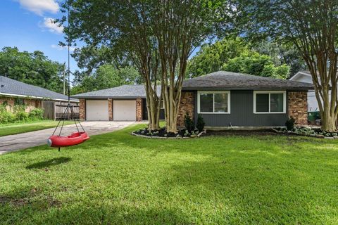 Photo of 5314 Creekbend Drive, Houston, TX 77096 (MLS # 94592578)