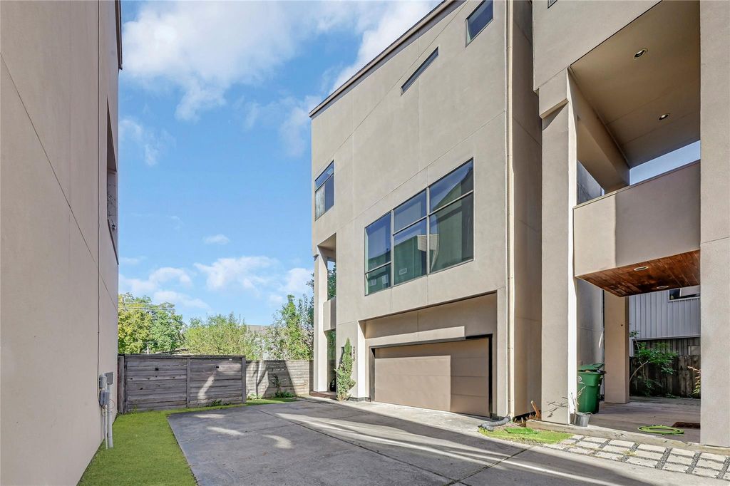 Photo of 2419 Charleston Street, Houston, TX 77021 (MLS # 9594335)