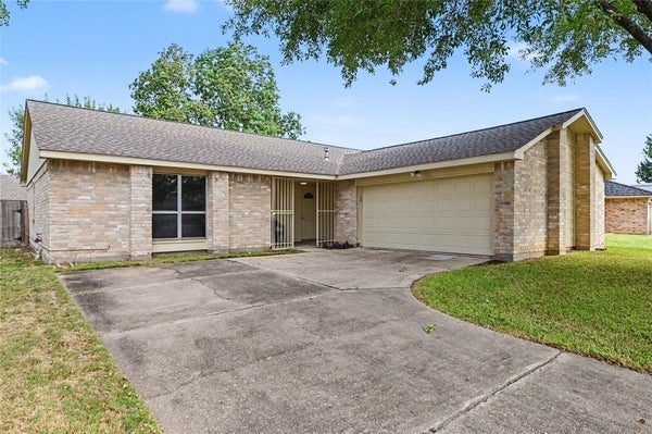 13122 CHIPMAN GLEN DR, HOUSTON, TX 77082 - Image edd6cba99e2a0d095eb07cc0f3df3ef4/302954873