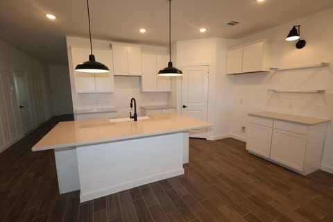 Photo of 511 Monarch Trail, Huntsville, TX 77340 (MLS # 81777148)