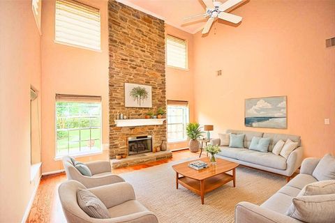 Photo of 16811 Willow Bend Court, Sugar Land, TX 77479 (MLS # 38659360)