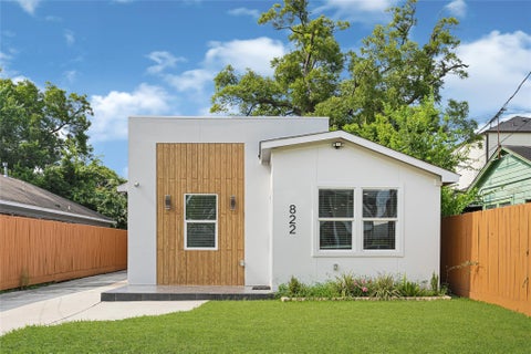 Photo of 822 E 32nd Street, Houston, TX 77022 (MLS # 2396660)