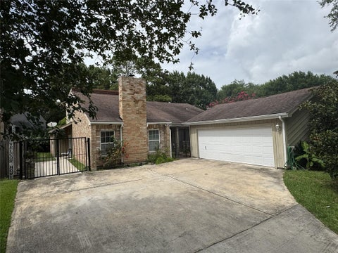 Photo of 11322 Briar Forest Drive, Houston, TX 77077 (MLS # 81717652)