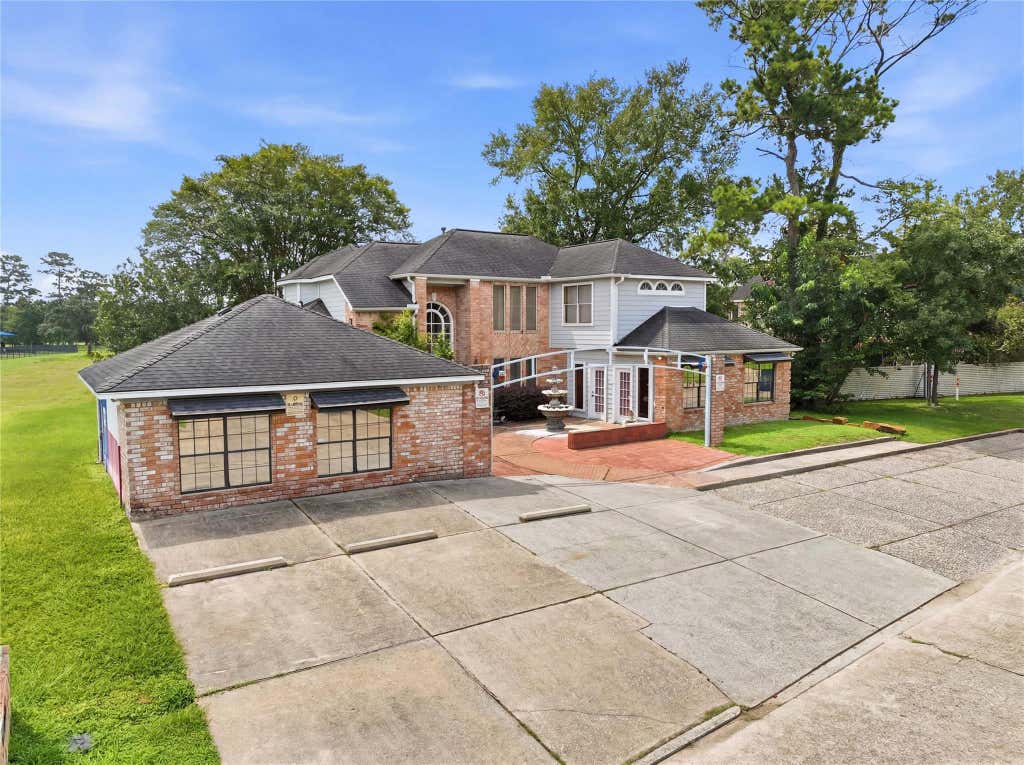 Photo of 13700 Lakewood Forest Drive, Houston, TX 77070 (MLS # 25838854)