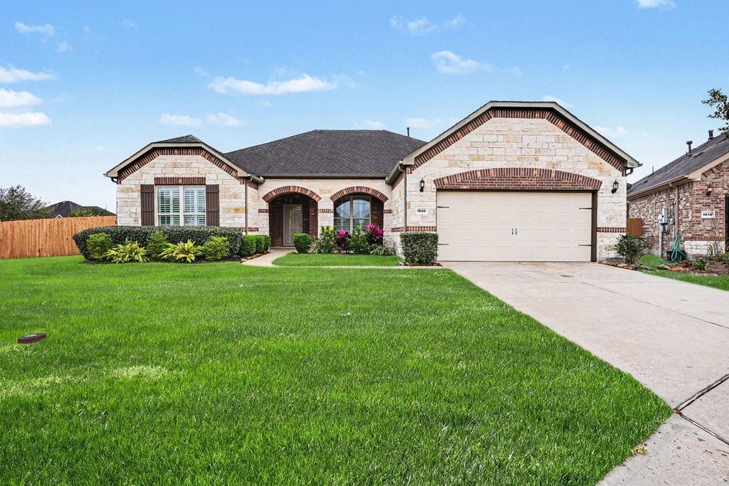 Photo of 1620 Centolani Street, League City, TX 77573 (MLS # 6713607)