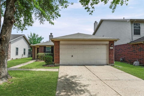 Photo of 9231 Grove Haven Drive, Houston, TX 77083 (MLS # 71113933)