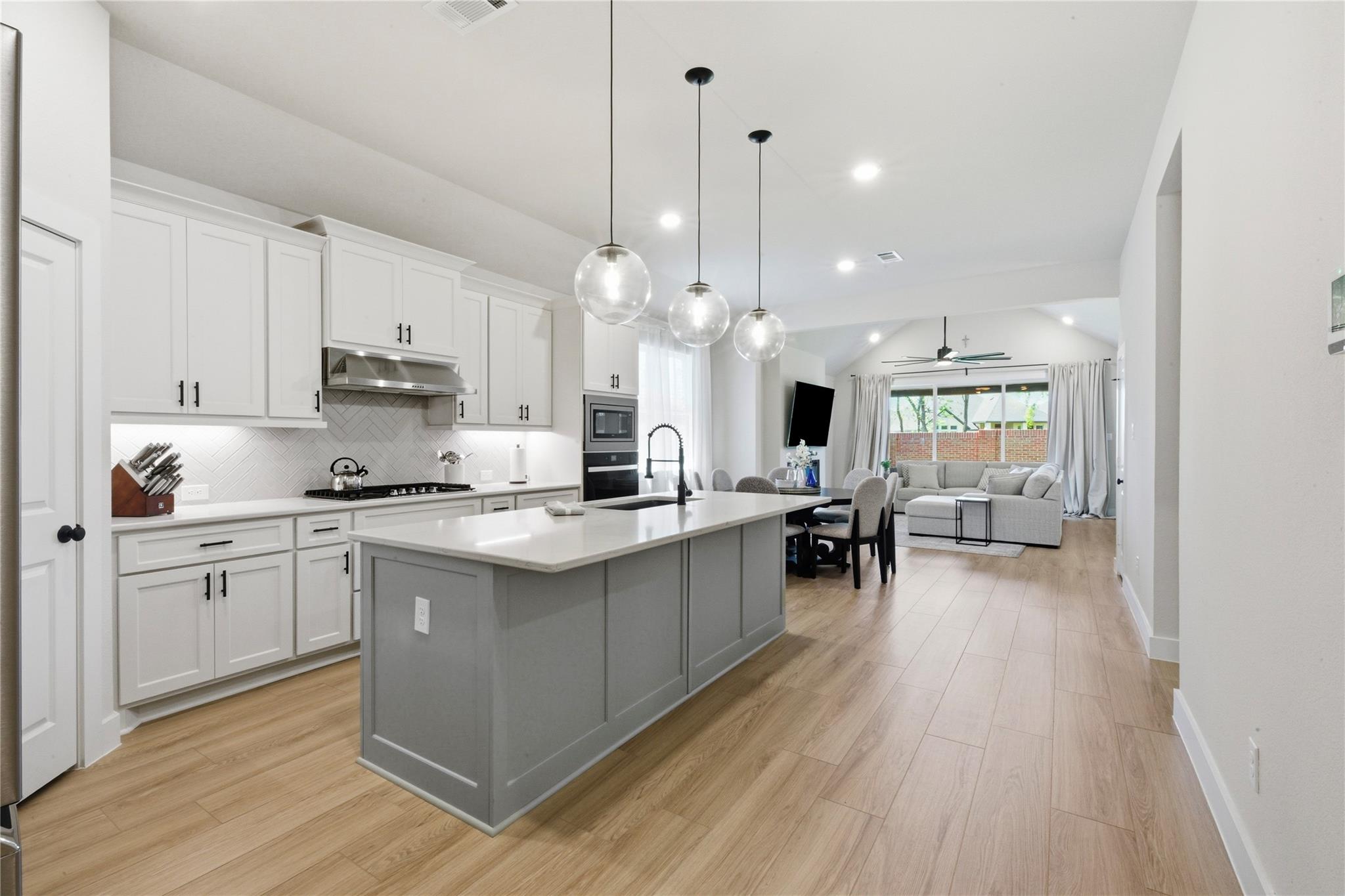 1223 Rolling Crest Drive