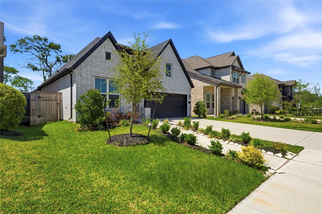 Photo of 1223 Rolling Crest Drive, Missouri City, TX 77459 (MLS # 19717147)