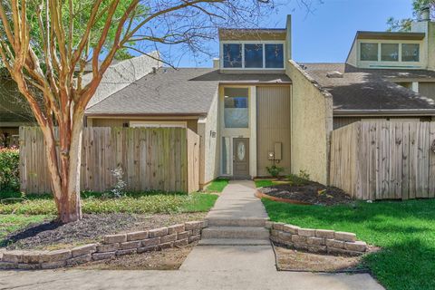 Townhouse For Sale - 12239 Glenview Drive<br/> Montgomery, TX 77356