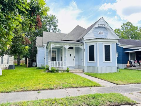 Photo of 207 Schrimsher Street, Yoakum, TX 77995 (MLS # 12760895)