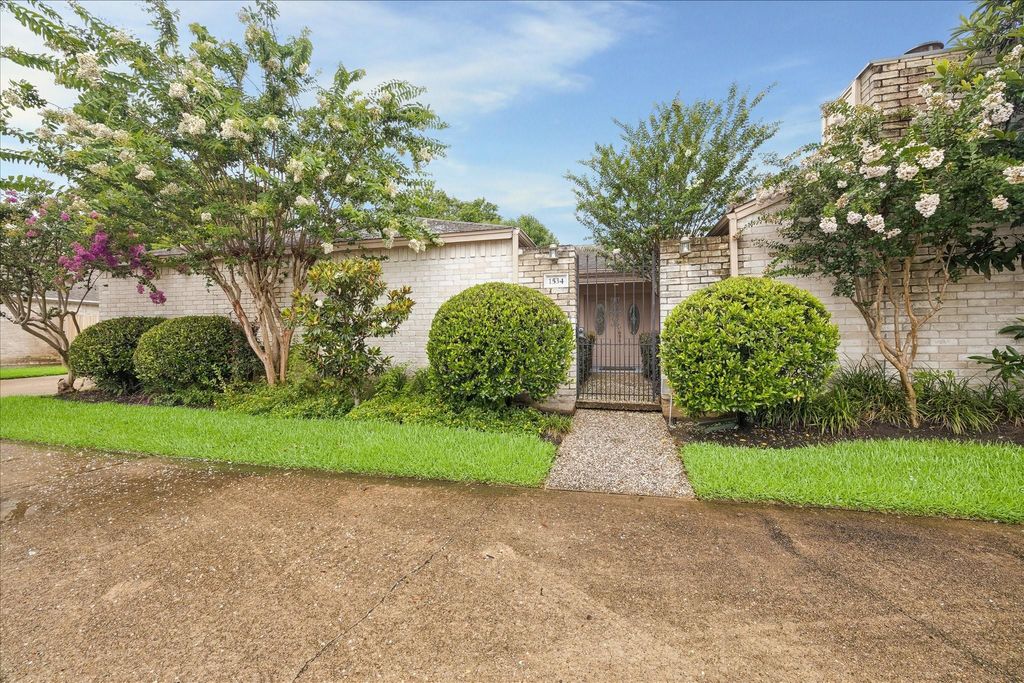 Photo of 1534 Beaconshire Road, Houston, TX 77077 (MLS # 7053995)