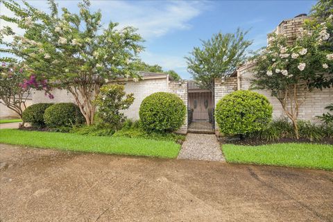 Photo of 1534 Beaconshire Road, Houston, TX 77077 (MLS # 7053995)
