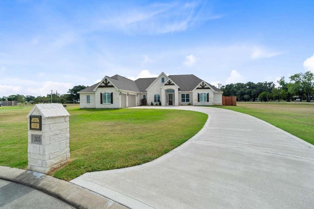 Photo of 305 Champions Court, El Campo, TX 77437 (MLS # 12510774)