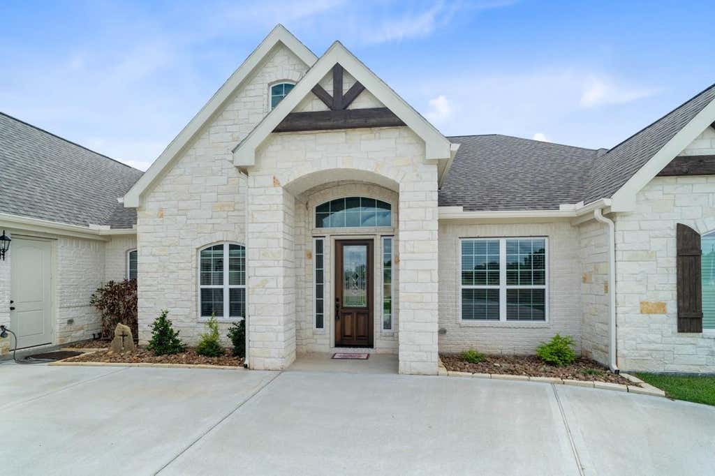 Photo of 305 Champions Court, El Campo, TX 77437 (MLS # 12510774)
