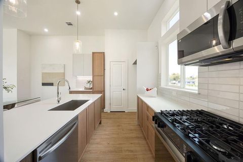 Tiny photo for 1713 Mary Street, Houston, TX 77026 (MLS # 22542093)