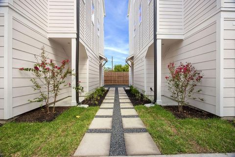 Tiny photo for 1713 Mary Street, Houston, TX 77026 (MLS # 22542093)