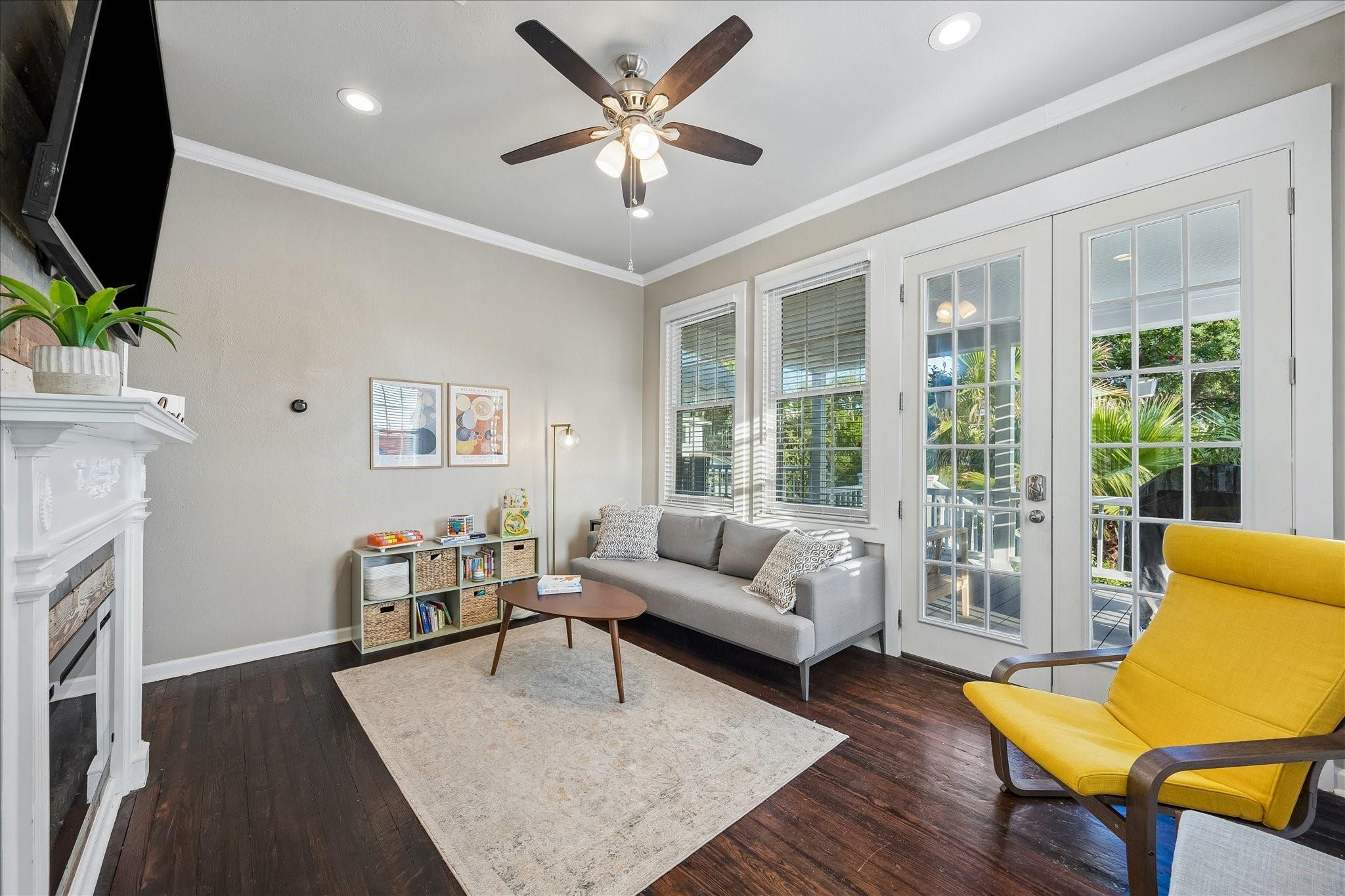 3215 Bernardo De Galvez Avenue