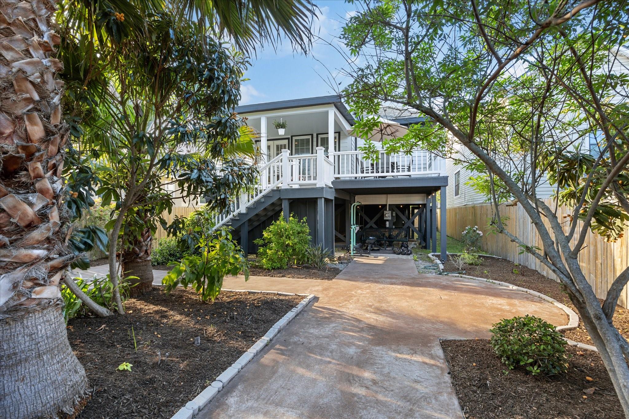 3215 Bernardo De Galvez Avenue