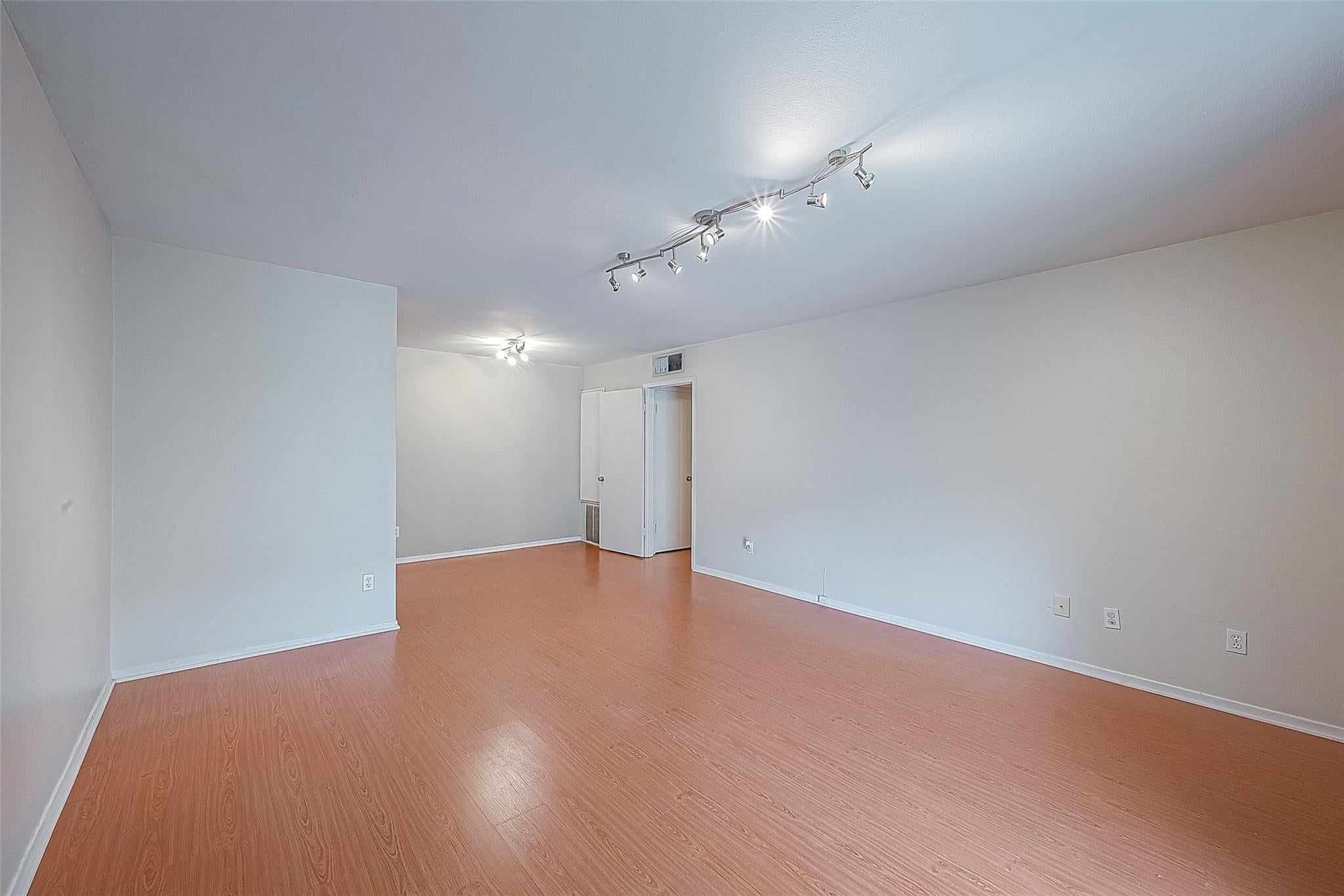 3131 Cummins Street 54
