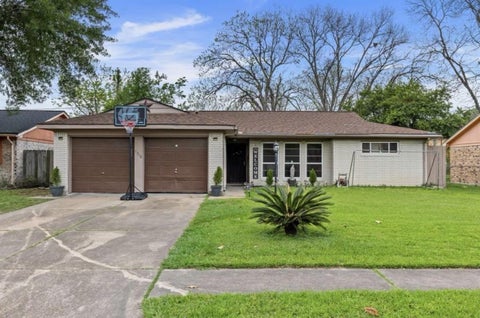Homes For Sale - 1318 Twinbrooke Drive<br/> Houston, TX 77088