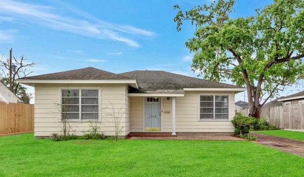 1343 GARDENIA DR, HOUSTON, TX 77018 - Image ee2a4d50806adfd5c70b7c5bb1b3d1d9/1177086538