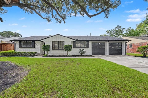 Homes For Sale - 9515 Highmeadow Drive<br/> Houston, TX 77063