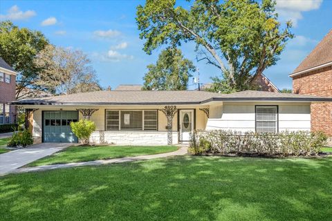 4802 Holly Street Bellaire TX 77401