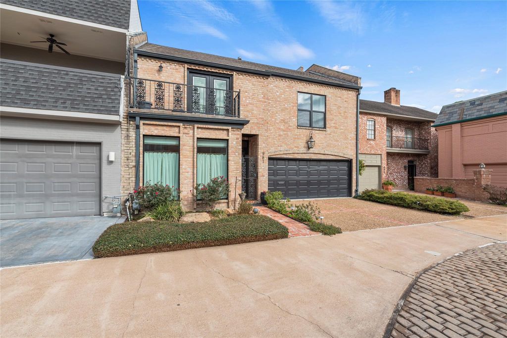 Photo of 987 S Post Oak Lane, Houston, TX 77056 (MLS # 10793497)