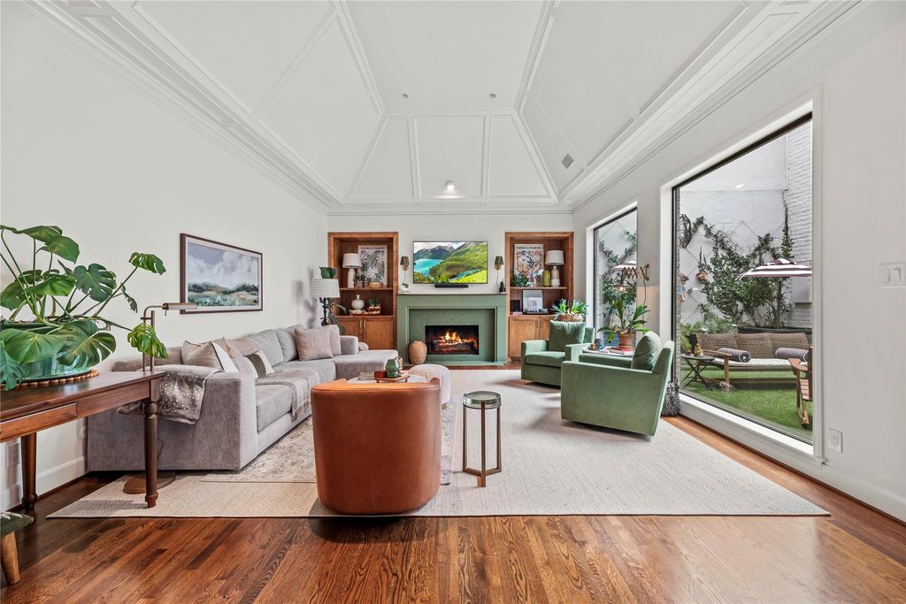 Photo of 987 S Post Oak Lane, Houston, TX 77056 (MLS # 10793497)