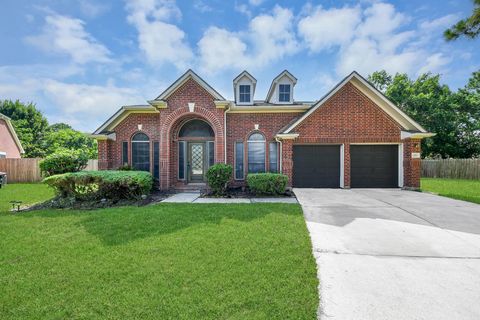 Photo of 8322 Adler Lake Drive, Houston, TX 77083 (MLS # 92523538)