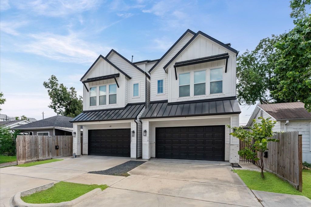 Photo of 110 E 28th Street, Houston, TX 77008 (MLS # 84773724)
