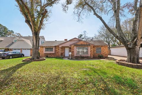 Photo of 10015 Warwana Road, Houston, TX 77080 (MLS # 19569514)