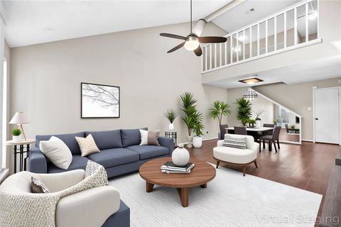 Townhouse For Sale - 13901 Hollowgreen Drive<br/> Harris County, Houston, TX 77082